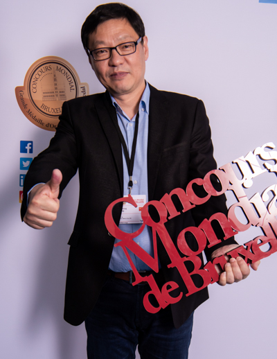 YANG WeiDong