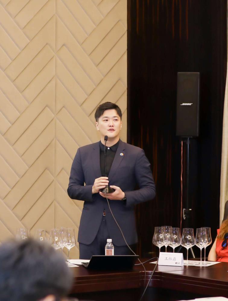 YANG Yanhua